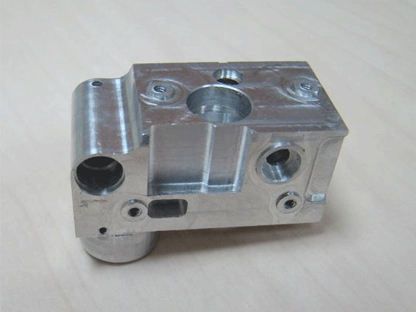 鋁制品代加工生產(chǎn)廠家生產(chǎn)流程怎樣操縱欠佳？